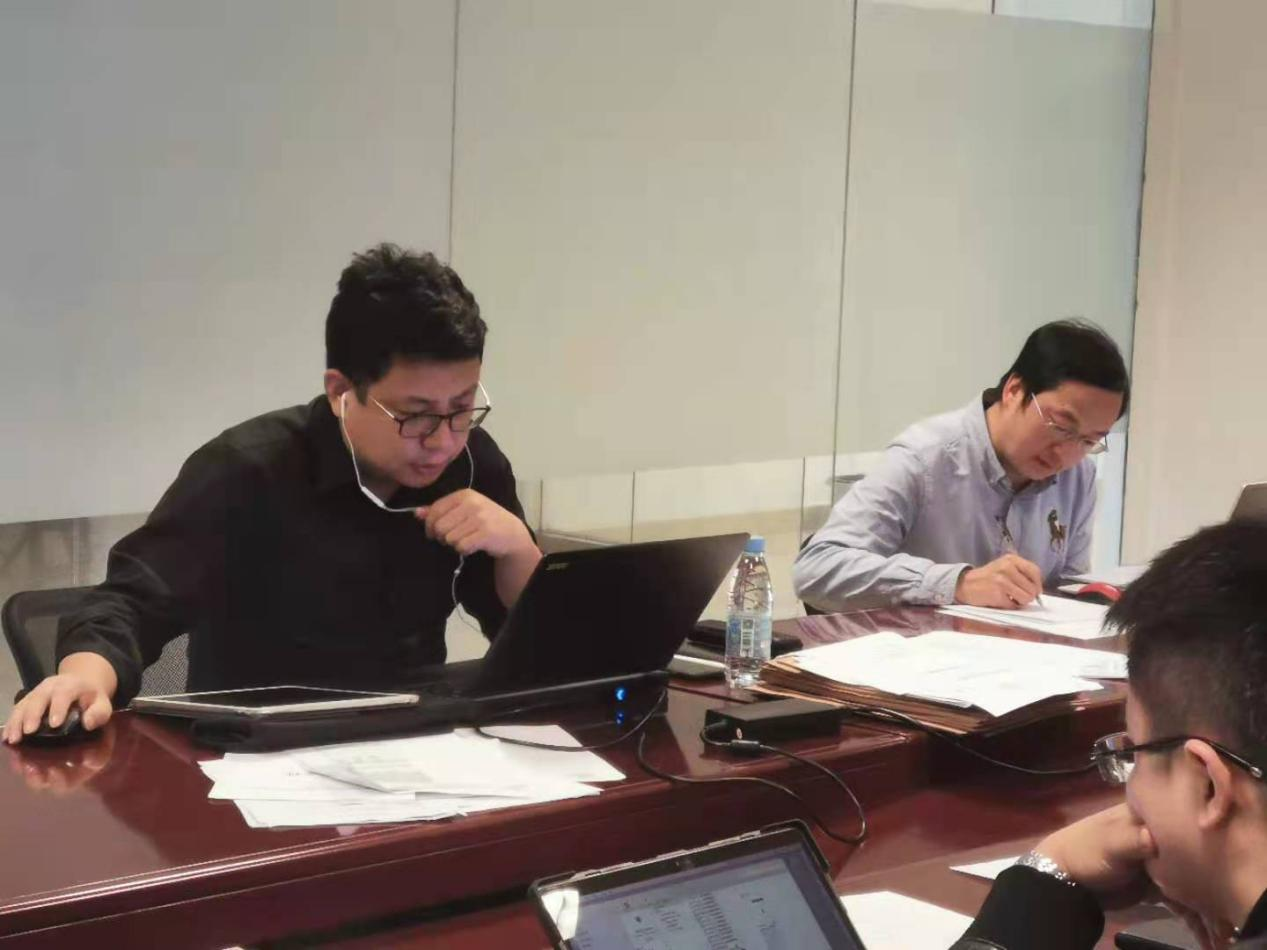 1621327152430776.png 审核老师和翻译在审核中.png